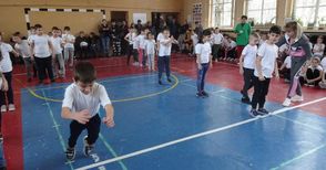 Деца посветиха спортно състезание на Левски