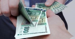 Българите очакват трудни времена и погасяват кредити