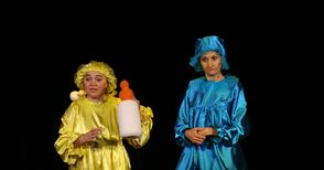 Кукленият театър играе за децата онлайн във Фейсбук