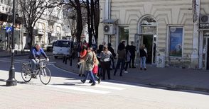 В пандемията: Без аптека в Иваново,  в Две могили 8 хиляди чакат за една