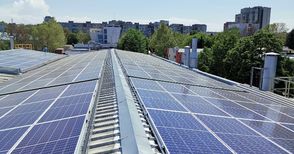 Слънчева централа на покрива захранва с ток „Мегахим“