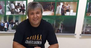 Плакет за гимназията по дървообработване, „Златен век“ за биолога Венцислав Петков