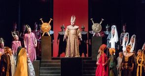 Спектакъл „Набуко“ на открито с изненада: Царят на Вавилон се появява на бял кон