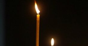 Запалена за покоен съпруг свещ подпали жилище