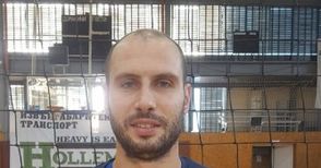 Данаил Милушев напуска терена, но  остава в играта като старши треньор