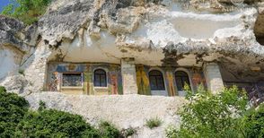 Исихастът Йоаким изсякъл пещера, която превърнал в скален храм