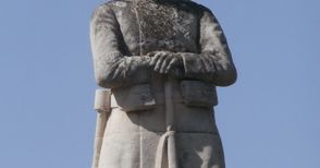 Паметникът на героите от войните в Щръклево е с маска против Ковид