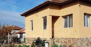 Пандемията изпразва  града и пълни селата