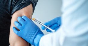 Половината медици не бързат  да се запишат за ваксиниране