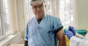 Д-р Джиниев пръв от лекарите на първа линия се ваксинира в Медицински център 1