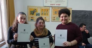 Ветеранката Василка Илиева връчи награди от конкурс за Девети май