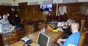 Измамници се изправиха пред съда чрез видеовръзка със затвора