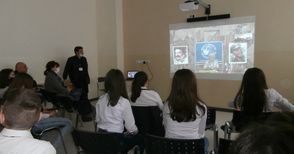 Ученици разговаряха с български  и руски космонавти във видеомост
