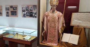Епископ Каваленов гостува на изложба за Никополската католическа апархия