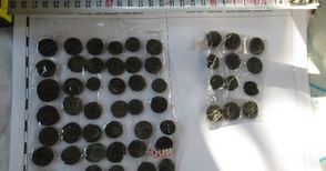 Монети и артефакти иззети от 75-годишен русенец