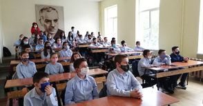 Христо Гърбов и Стойка Кръстева четат приказки на русенски деца