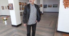 Владимир Цоневски споделя с русенци  част от колекцията си с именити автори