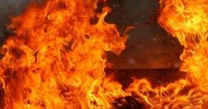 Полицаи извадиха от къща в пламъци възрастна жена