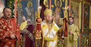 Празнични литургии  в чест на двама епископи