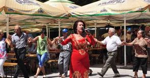 Гуна Иванова и румънски танцьори разиграха сърцата на николовчани