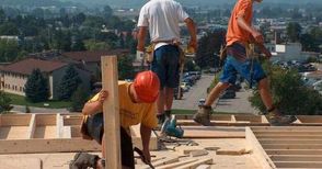 Кризата зачеркнала най-много работни места в строитеството