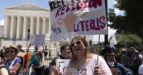 Стотици протестиращи се събраха във Вашингтон, за да осъдят решението на Върховния съд на САЩ за правото на аборт