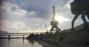 Екоинспекцията влиза в 25 фирми заради зачестилото оцветяване на Дунав