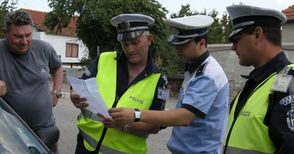 Румънски полицаи следят за поведението по пътищата в Русенско на сънародниците си