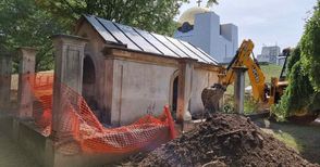 Граждани реставрират със свои пари разцепената гробница на Захари Стоянов