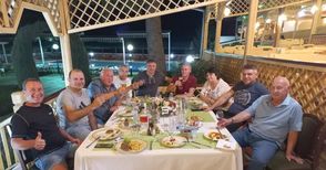 Валентин Симеонов даде вечеря на футболисти от бившия „98“