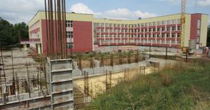 Строителят на спортния комплекс в училище „Васил Левски“ обявен в несъстоятелност