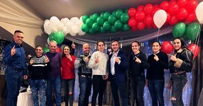 Шефът на бокса даде вечеря за Севда Асенова и другите националки