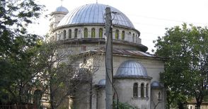 Откриват със света литургия обновената църква „Света Петка“