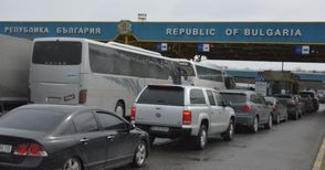 Над 16 800 автомобила и 42 000 души преминали Дунав мост по празниците