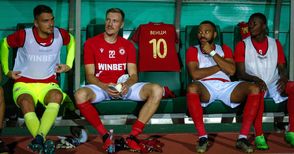 Червен екип с №10 в памет на Венци в мача на ЦСКА, ден на траур в Русе