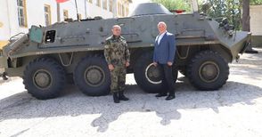 Армейската автошкола показва БТР-и и оръжие в чест на два юбилея