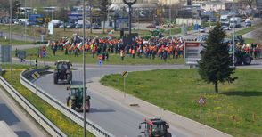 Земеделци протестират с обиколки на  тежка техника на кръговото до Дунав мoст