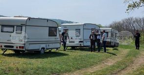 Собственици на незаконно поставени каравани край Черноморец започнаха да ги премахват, останалите ще бъдат глобени
