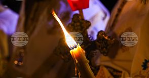 За първи път Свещеният огън на Възкресението е донесен на 23 април 2006 г. на вечерна служба в храм "Св. Александър Невски"