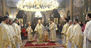 Василиева света литургия беше отслужена на Велики четвъртък в столичния катедрален храм "Св. великомъченица Неделя"