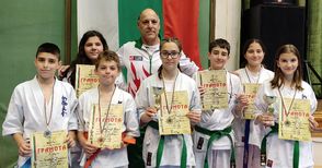 Седем медала от турнир в Габрово за каратистите на Румен Калинов