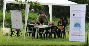 Деца съчиняват русенски истории в „Приказна къщурка“ в парка