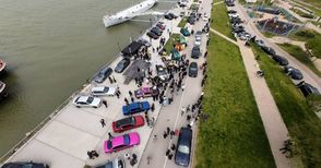 Стотици фенове превърнаха русенския кей в най-големия паркинг за БМВ-та в България