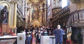 Дамите от хор „Проф. Васил Арнаудов“  пяха пред 15 посланици в Австрия