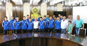 Кметът награди младите играчи  от елитния футболен „Дунав“