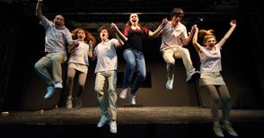 Театърът представя румънска  пиеса на фестивал в Гала