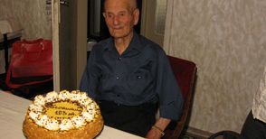 103-годишният дядо Петър:  Шивач съм бил, градинар съм бил, пчелар съм и не съм се спирал