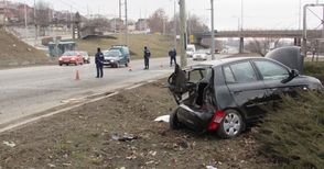 Катастрофа разпиля две коли заради опасен обратен завой на „България“