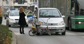 Шофьорка удари жена с колело на зебра