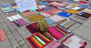 Стотици пъстри килимчета от  Русе потекоха в „Желания Дунав“